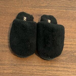 Mou Black Furry Slippers
